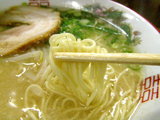 博多とんこつラーメン 麺のアップ