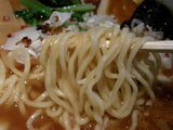 正油らーめん 麺のアップ