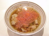 つけ汁に唐辛子粉投入