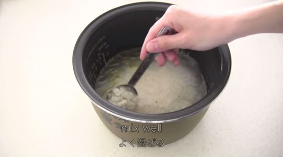 トマト_丸ごと_ごはん_オチケロン_美味しい_感動_動画