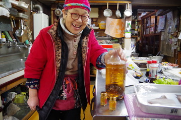 IMGP2616山城屋のまむし焼酎漬け