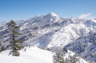 岩菅山