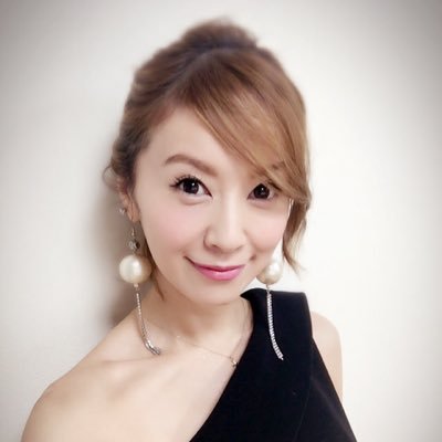 A81wE-Hk_400x400