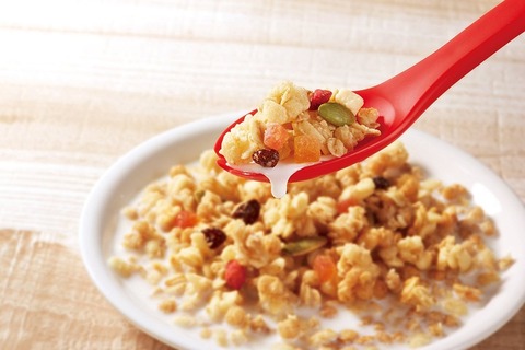 【悲報】フルーツグラノーラを食べてるのに、痩せないんや。