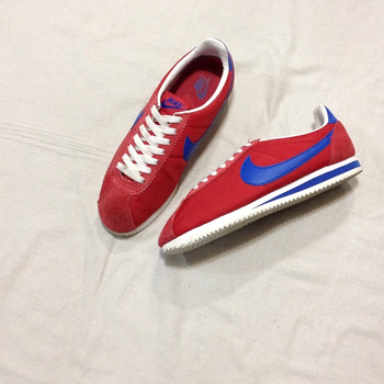 NIKE