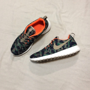 NIKE
