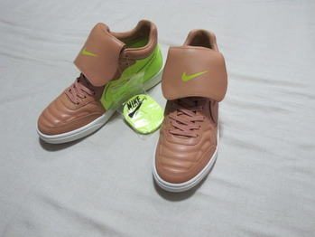 NIKE