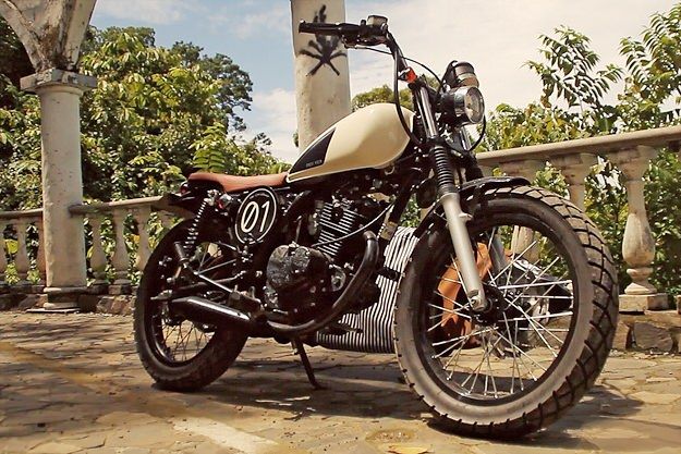 スズキGN125をサーフ仕様にカスタムしたバイク「THE CARIBLANCO」