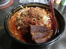 トラガス 四川風みそ坦坦麺