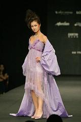 荒川静香がファッションショーに挑戦