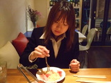 スパゲッティを食べる人