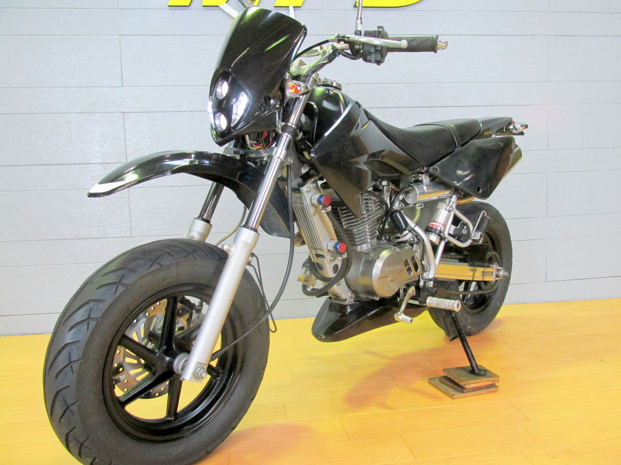 XR100モタード カスタム車 : 【MFD】モトフィールド ドッカーズ福岡店