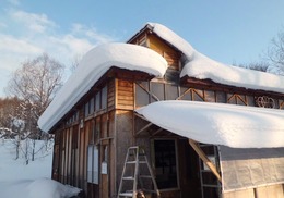 明日は屋根の雪下ろし