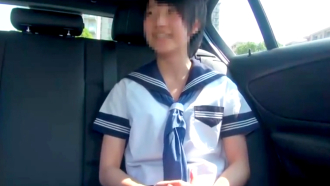 黒髪ショートの美少女JKが車内で秘密のフェラ抜き！