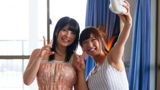 最高のロケーションと最高の解放感で1日中SEX三昧な上原亜衣ちゃんと尾上若葉ちゃん!