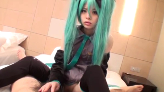 【無】ミクコス美少女を剃毛してツルマンにしたらブチ込みハメ撮り!