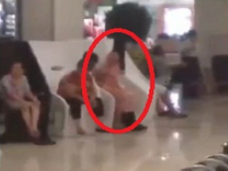 【動画】ショッピングモールの休憩イスでSEXしてるカップル発見wwwwww