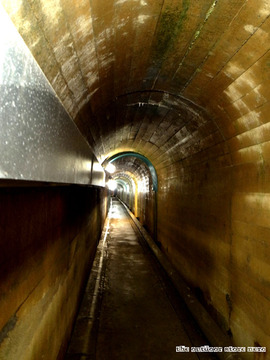 仙人ダム発電所内通路