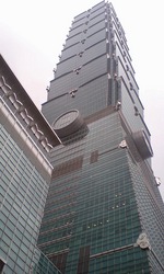 HI3A0040台北101 下から