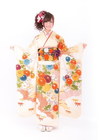 三十路でも振袖を着るべし! その昔、振袖は恋愛アプローチの必須アイテムだった!?