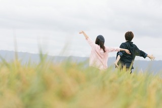 思わず結婚したくなる女性の特徴、1位は「癒し」