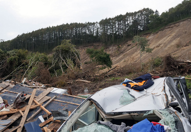 厚真町の土砂崩落現場