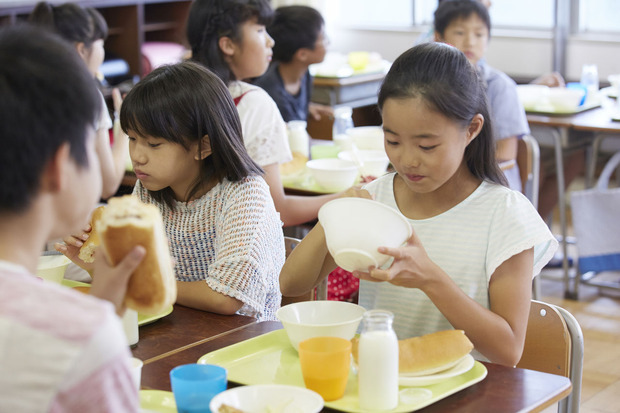学校給食のイメージ