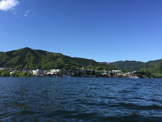 相模湖湖上から