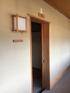 285