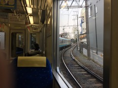 225