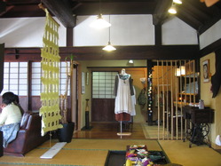 蒲生茶廊 zenzai 店内