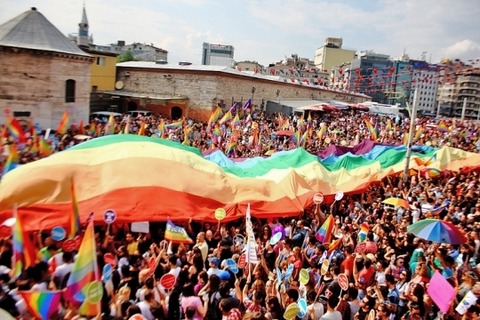 istanbul-gay-parade-irport