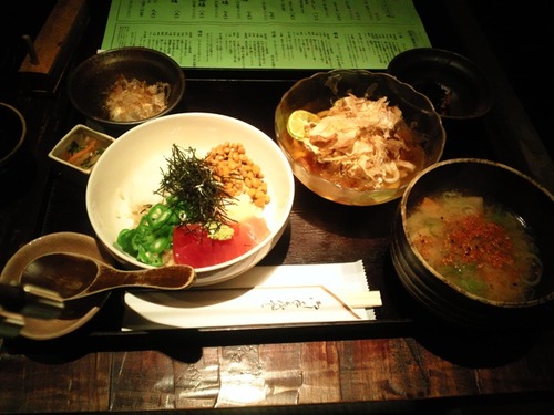にんじんや すだち鶏うどんと鮪納豆丼_850〔限定15食〕