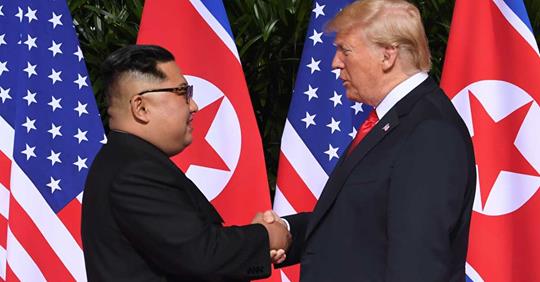 握手トランプ金正恩