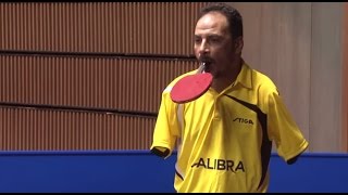 両腕のない卓球選手