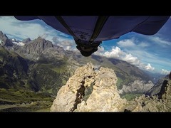 ウイングスーツ隙間