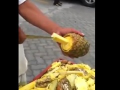 パイナップルの剥ぎ方