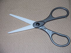 240px-Ceramic_scissors_by_Kyocera