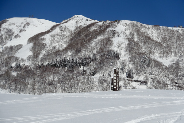 晴天の鉢伏山