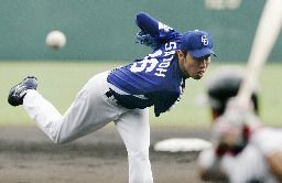 阪神対中日 プロ初先発で5回を2失点で初勝利を飾った中日・佐藤甲子園