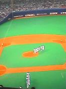 試合終了選手ダイヤモンドでハイタッチ