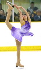 フィギュア少年女子で初優勝した浅田舞のフリーの演技=苫小牧市沼ノ端スケートセンター