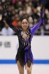 女子SPでGPファイナル首位に立った安藤美姫=代々木第1体育館