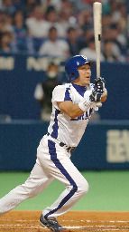 中日対広島 5回裏、中日1死三塁、立浪が右翼線に適時二塁打を放つ ナゴヤドーム