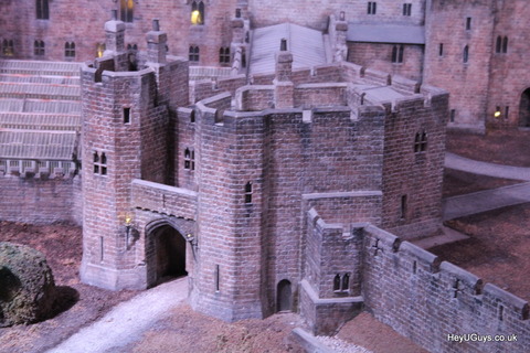 Harry-Potter-Studio-Tour-Hogwarts-Model-HeyUGuys-57