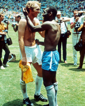 pele-and-bobby-moore