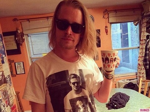 macaulay-culkin-ryan-gosling-shirt-0512141-600x450