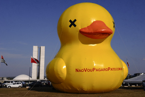 Pato_da_FIESP-Brasília-01-10-2015