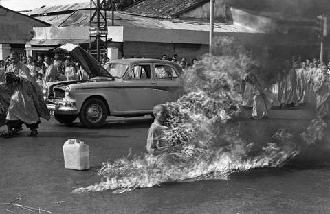 Thich_Quảng_Đức_self-immolation