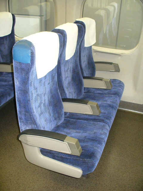 JRWestSeries700NormalCarSeat